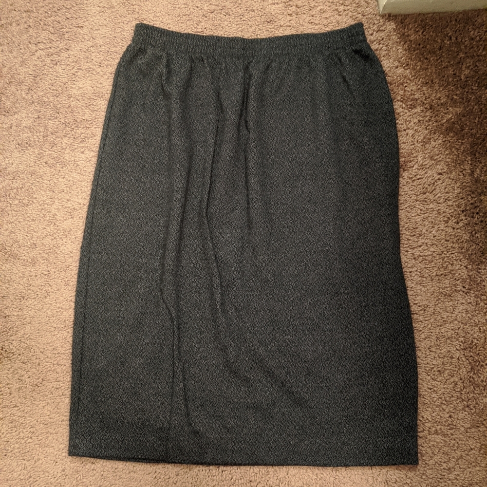 Pencil-like soft skirt